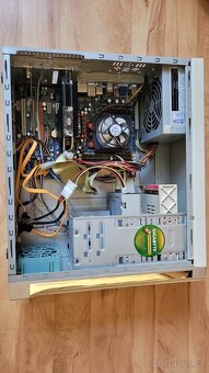 Prodám starší tichý PC midi tower + monitor LCD HP 17" - 5