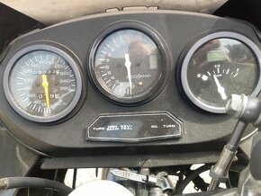 Suzuki GSX 600 F - 5