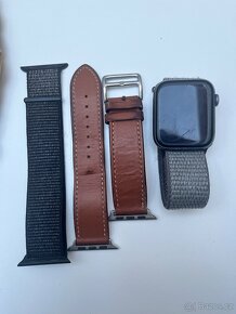 Chytré hodinky Apple Watch series 4 - 5