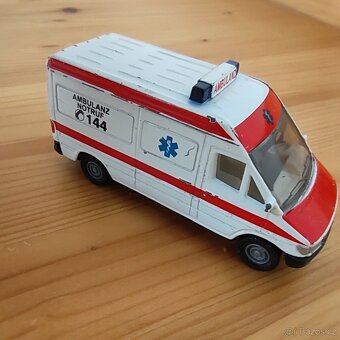 Model Mercedes Benz sanita - 5