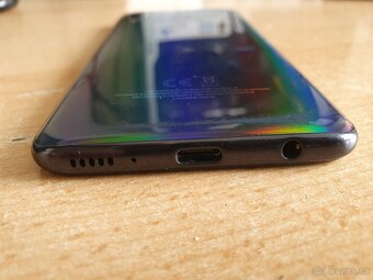 Funkční Samsung A40 bez nabíječky. - 5