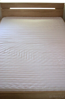 Postel 140×200 cm s roštem, matrací a úložným prostorem - 5