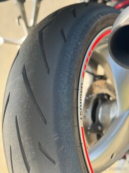Triumph Speed Triple 955i - 5