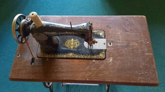 Starožitný šlapací šicí stroj SINGER - 5