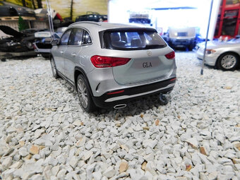 model auta Mercedes GLA 1:18 - 5