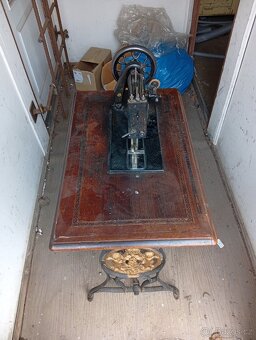 STAROŽITNÝ ŠICÍ STROJ - 5