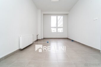 Na prodej obchodní prostor o velikosti 832m2 v centru Karvin - 5