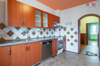 Prodej bytu 3+1 s garáží a pozemkem, 91 m², Svéradice - 5