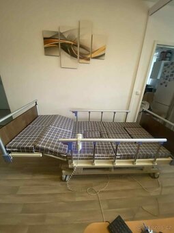 Polohovací postel s antidekubitní matrací - 5