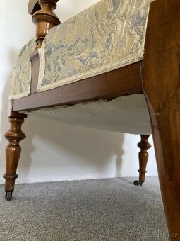 Stylové historické křeslo z 19. století – nově přečalouněné - 5
