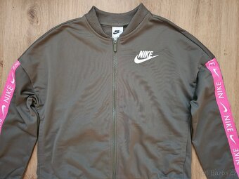 Nová dívčí sportovní souprava Nike Sportswear - 5