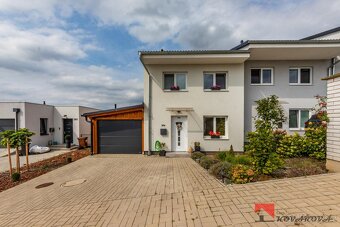 Moderní novostavba 5+kk s garáží, zahradou a bazénem v Kralu - 5