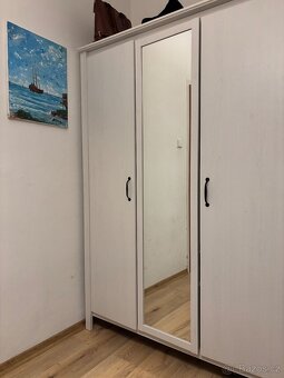 Ložnice/dívčí pokoj v bílé barvě - 5