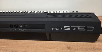 Yamaha PSR-S750 - 5