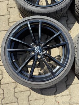 VW Pretoria black 235/35 R19 8Jx19 ET 50 - 5