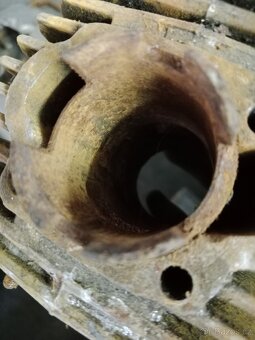 Rozebrány komplet motor pionýr na go. - 5