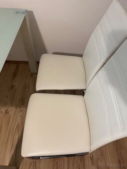 Prodám jídelní stůl se čtyřma židlema - 5