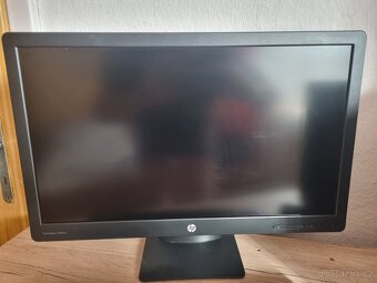 Profesionální počítačová sestava HP s monitorem - 5