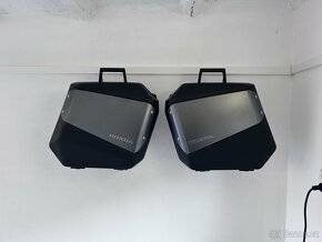 Honda NT1100 - Držáky bočních kufrů na zeď - 5