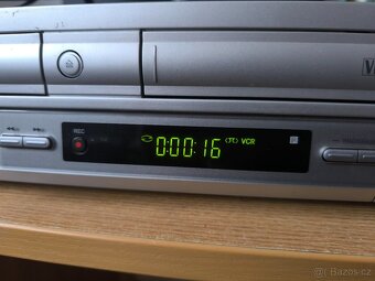 SONY - D910 - 5