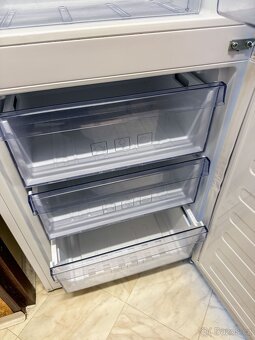 Lednička s mrazákem Beko RCSA240M30W - 5