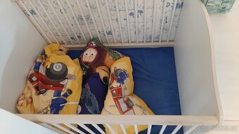 dětská postýlka a skříň - 5