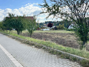 Prodej stavebního pozemku 954 m² Petráveč - 5