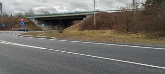 Prodej pozemku u kruhového objezdu v Mníšku pod Brdy - 5