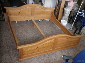 Dřevěná manželská postel s rošty - 5