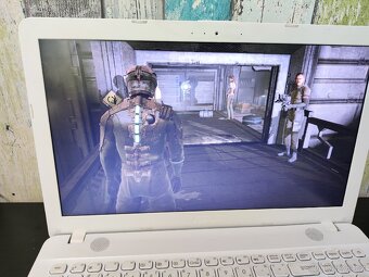 Notebook Asus v dobrém stavu 4 jádra, 4 GB RAM, SSD - 5