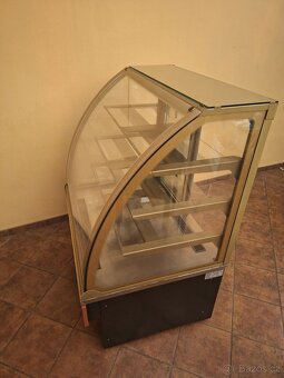 🧁 Chladicí zákusková vitrína – 93 cm, úsporná, výborný stav - 5