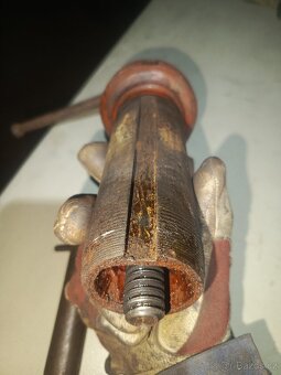 Přední čelist svěrák York 100 se šroubem a matkou - 5