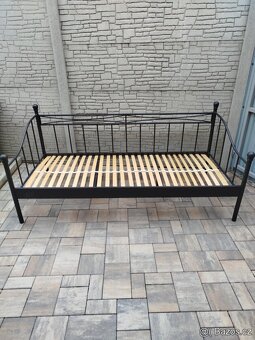 Prodám kovovou postel 90cm x 200cm - 5