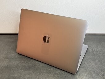 Macbook Pro 13" 2019 / I5 / 16GB / 256GB / Space gray
- 5