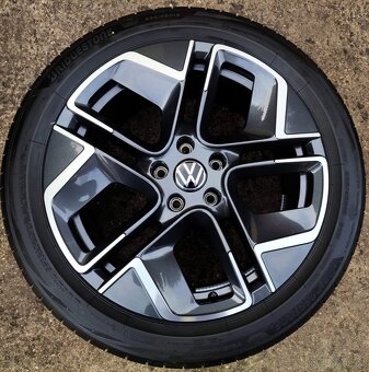 Úplně nové disky originální VW Passat B8, B9 5x112 R18 - 5