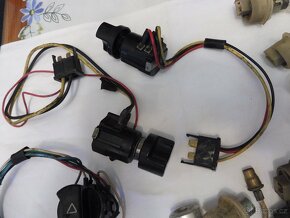 Různé části elektroinstalace k palubní desce Škoda 105/120 - 5