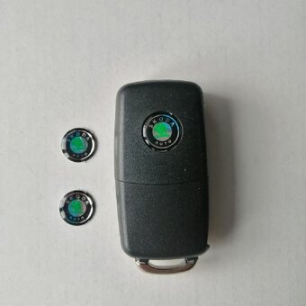 Znaky Škoda 90 a 80mm + znak na volant + středové pokličky - 5