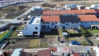 Prodej moderního rodinného domu CP 152 m2 s garáží -  ulice  - 5