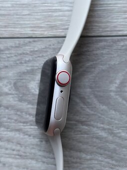 Apple Watch SE (2022) 40 mm Cellular bílý hliník s bílým řem - 5