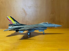 F-16 falcon - model letadla 1:72 - 5
