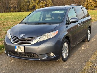 Toyota Sienna XLE AWD - 5