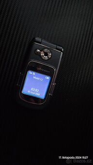 Sony Ericsson Z710i - 5