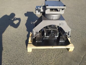 Hydraulická vibrační deska s otočí Hardy Premium HD02 3-4,5t - 5