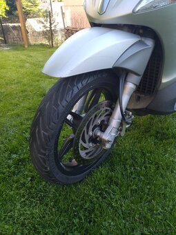 Piaggio Beverly 350 - 5