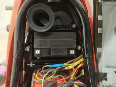 ČZ 350/472 - podložka pod akumulátor včetně fixace - 5
