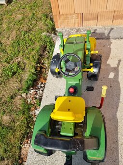 Dětský šlapací traktůrek John Deere - 5
