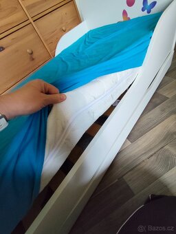 Dětská holčičí postýlka 146x76cm s matrací a prostěradly - 5