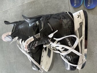 Prodám hokejové brusle Bauer Supreme Shadow SR - 5