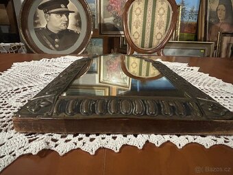 Starožitné zrcadlo s kovovým dekorem – orientální gotika - 5