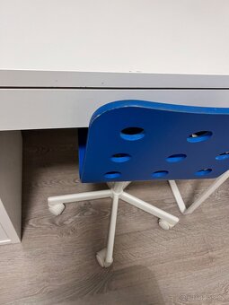 Psací stůl židle růžova a modra a ikea - 5